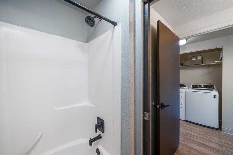 Building Photo - 1430 3rd Ave E