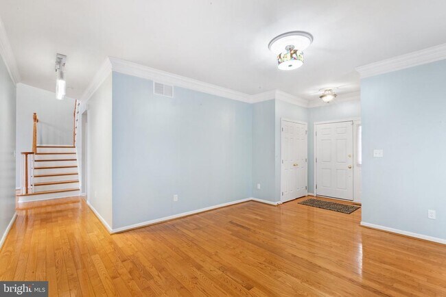 Building Photo - 32 Devonshire Dr