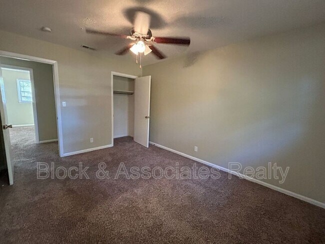 Building Photo - 110 Hedgecock Ave SW