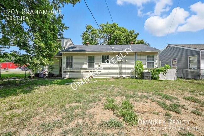 Building Photo - 204 Graham Ave