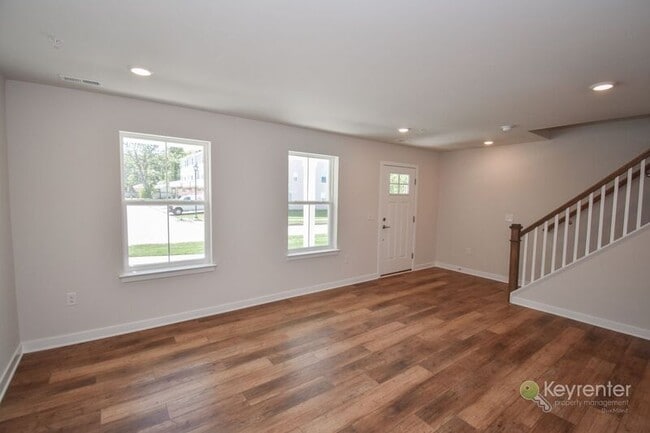 Building Photo - 4991 Franklin Cir