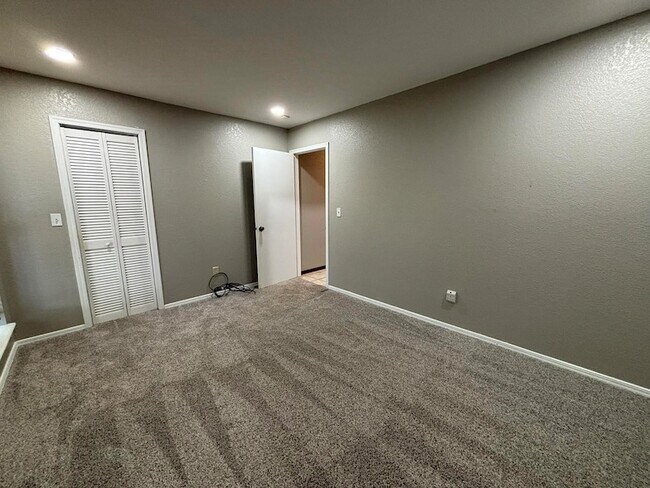 Building Photo - 1302 Briar Creek Rd