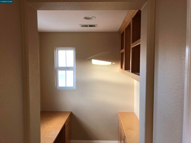 Building Photo - 852 Bandol Way