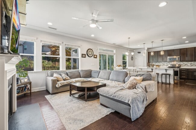 Building Photo - Stylish, Energy-Efficient 3 Bed/2.5 Bath H...