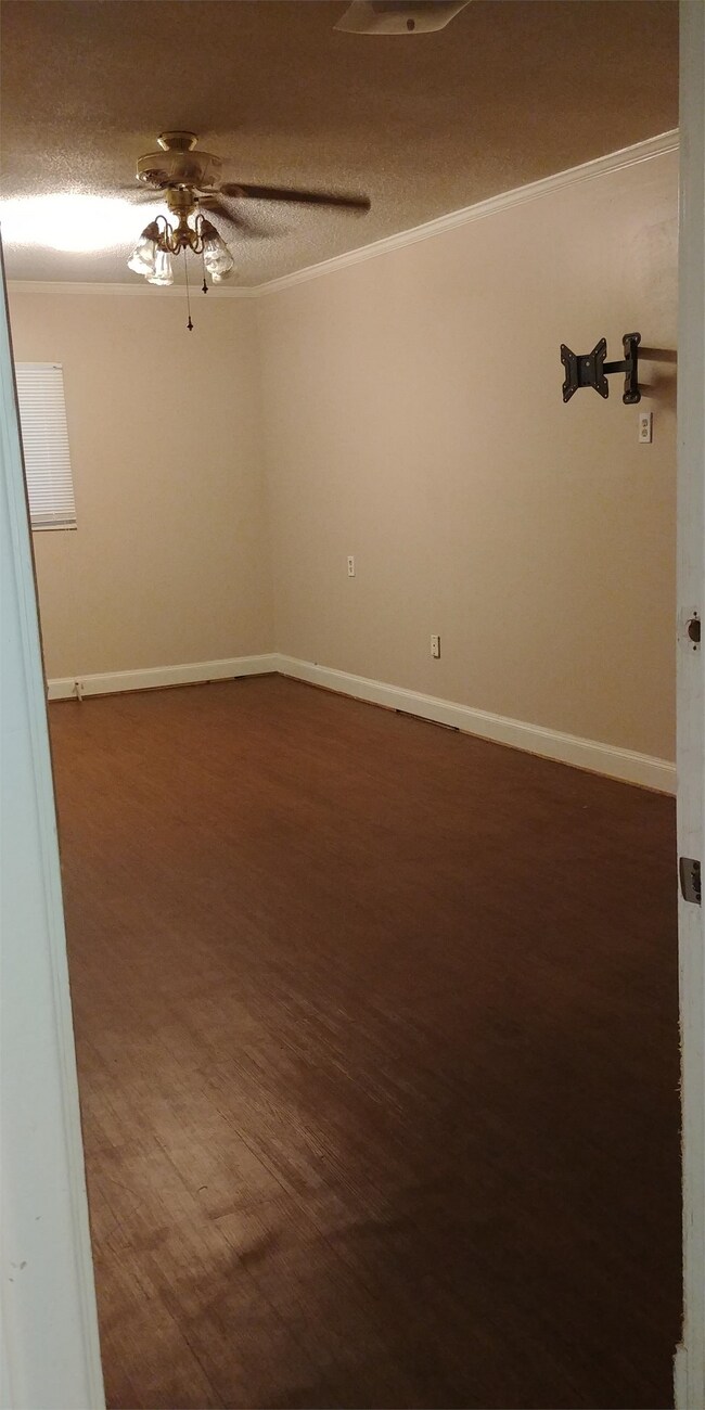 Building Photo - 104 Caladium St