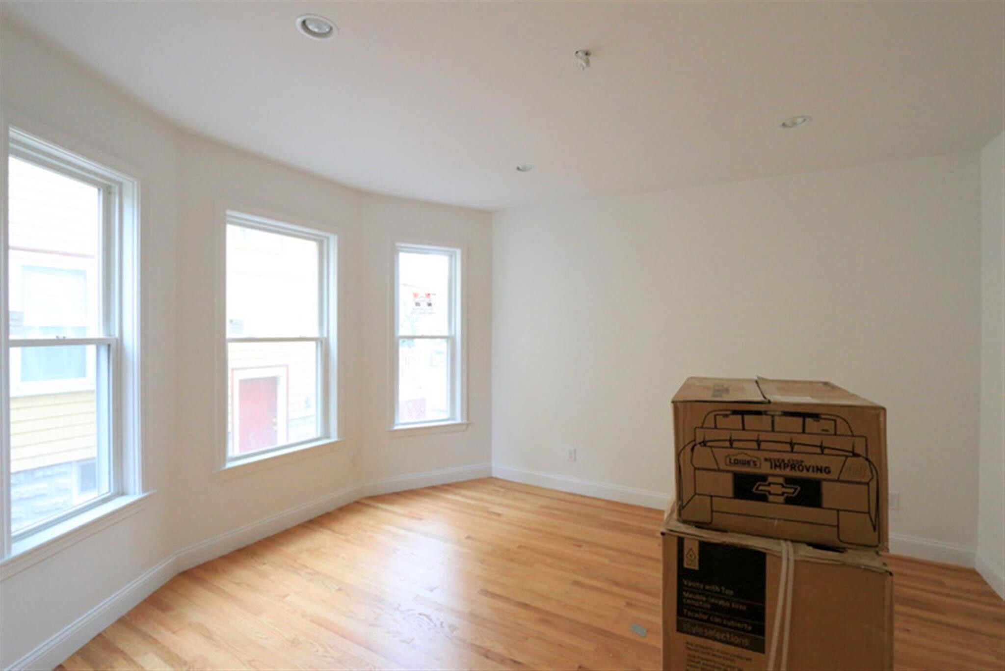 Building Photo - 25 Lewis St