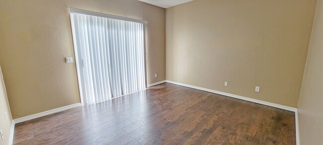 Building Photo - 3 Bedroom Home In Glendale!