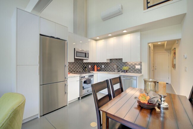 Building Photo - 3bd/2.5ba Seattle Townhome