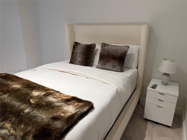 Building Photo - 15901 Collins Ave