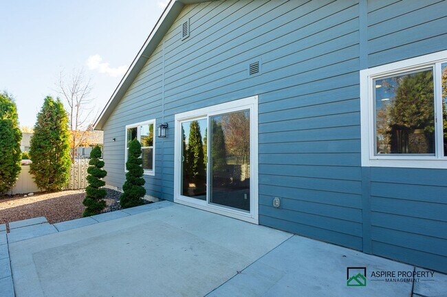 Building Photo - 4 Bed 2 Bath home for rent