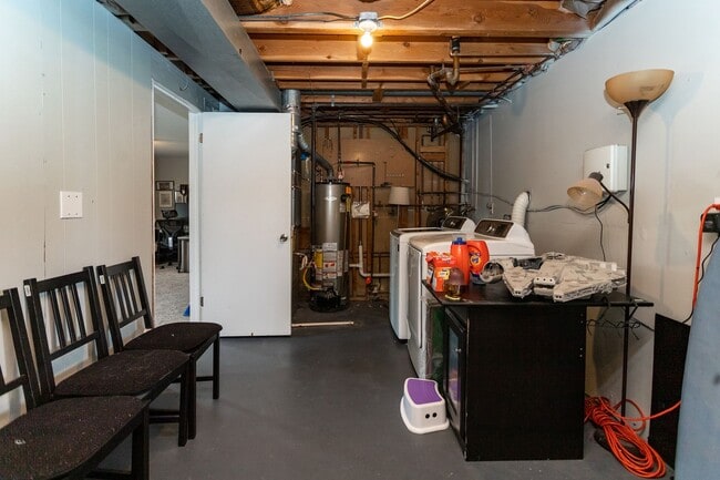 Building Photo - Peaceful Bi-Level Home in a Quiet Cul-de-Sac