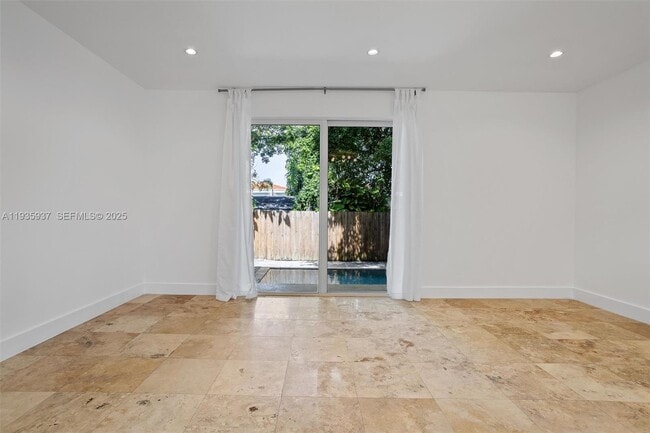 Building Photo - 2784 SW 34th Ave