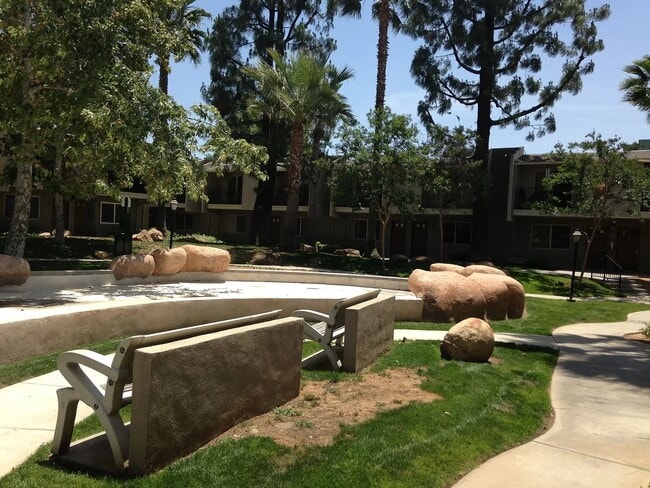 Building Photo - 1045 Peach Ave