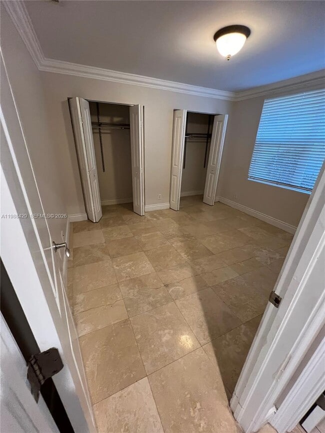 Building Photo - 481 Menendez Ave