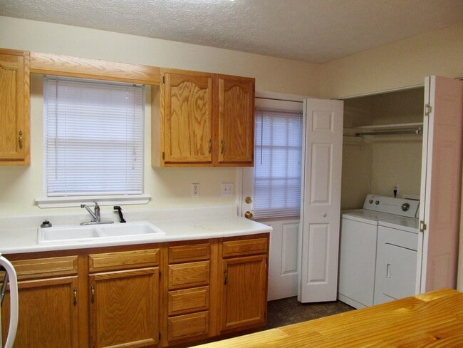 Building Photo - Black Mountain Duplex