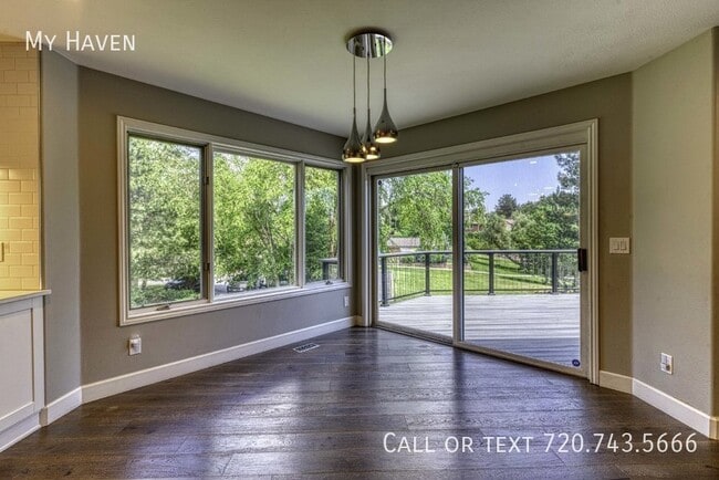 Building Photo - Stunning Heritage West home with all the b...