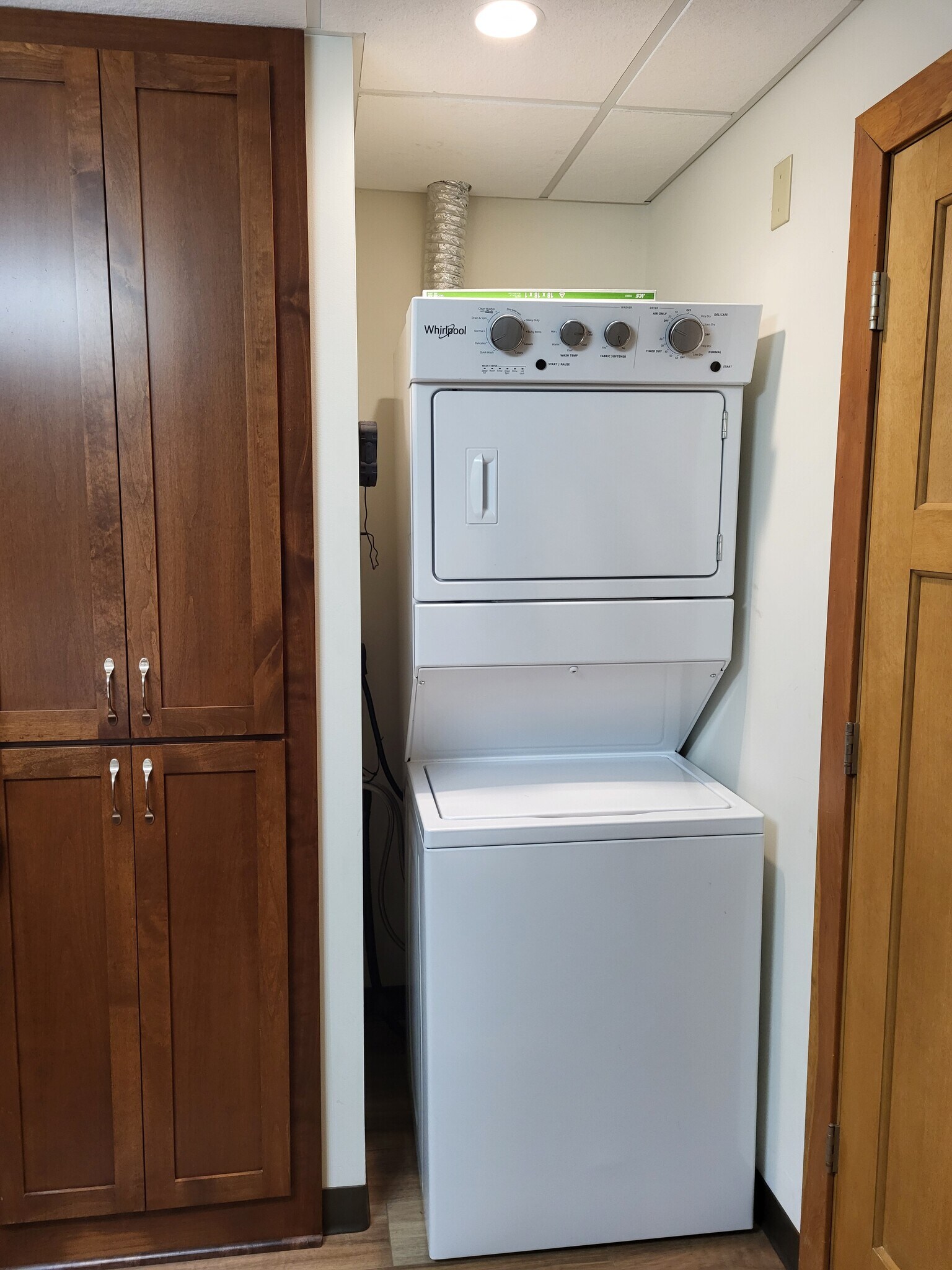 Building Photo - 437 Main St