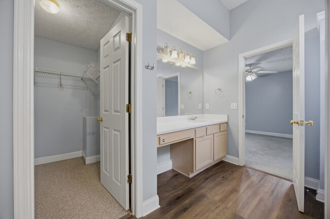 Building Photo - 5054 Lancashire Ct