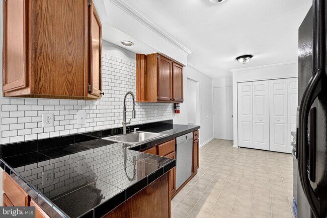 Building Photo - 34 Chicopee Dr