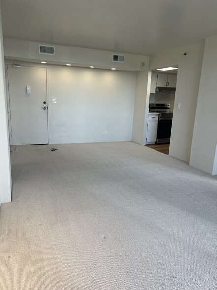 Building Photo - 2499 Kapiolani Blvd