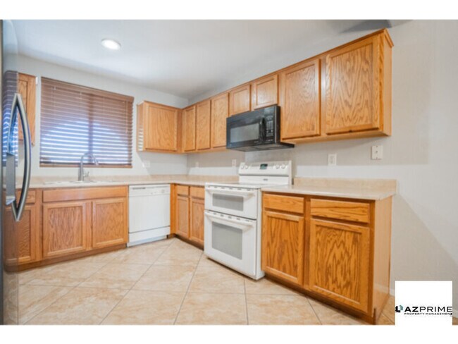 Building Photo - Beautiful 3/2 Phoenix House Near Cesar Cha...