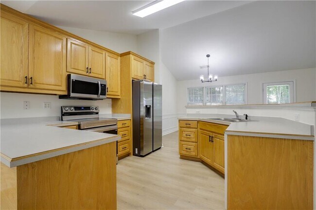 Building Photo - 721 Whitehead Rd