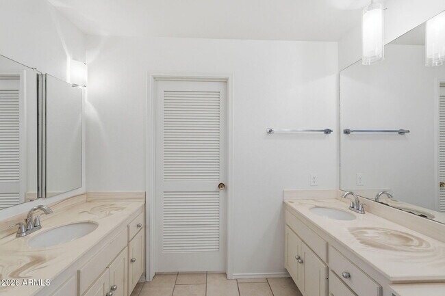 Building Photo - 7238 E Joshua Tree Ln