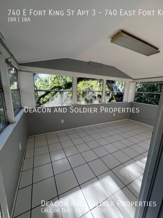 Building Photo - 740 E Fort King St