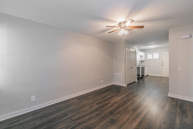 Building Photo - 3515 Selk Ave