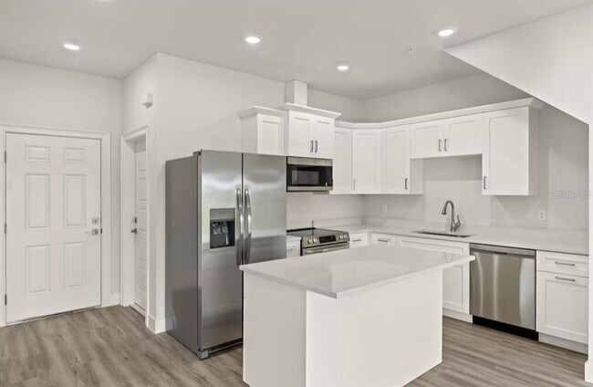 Building Photo - 14987 Sunset Vista Dr
