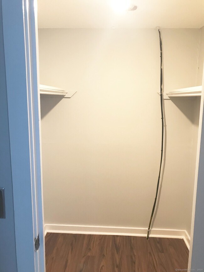 Building Photo - 140 Shepard Ave