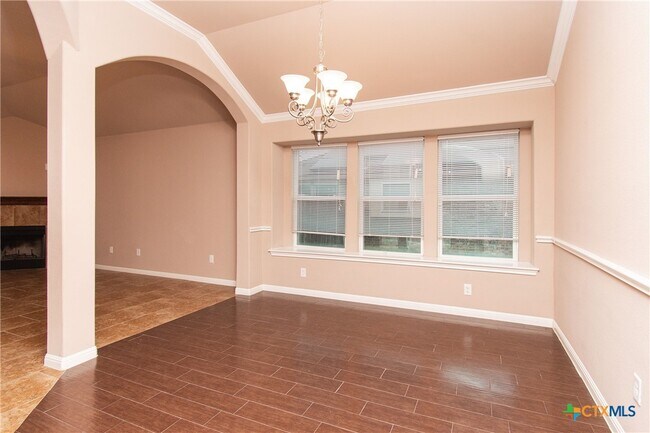 Building Photo - 704 W Gemini Ln