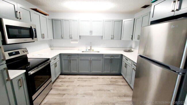 Building Photo - 1004 Green Pine Blvd