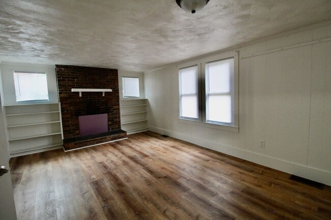 Building Photo - 805 S High St