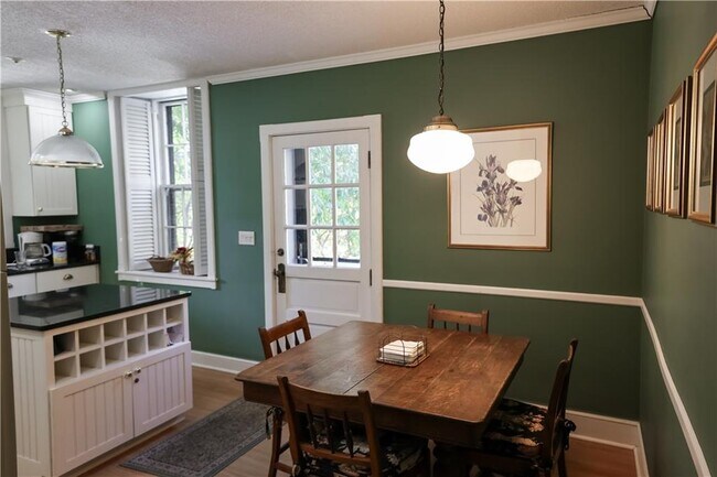 Building Photo - 6 Howe Ave