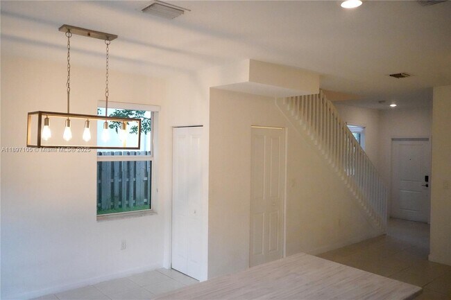 Building Photo - 1450 SE 26th Ter