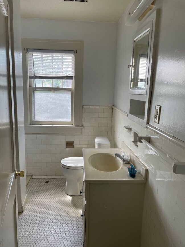 Building Photo - 2324 Orange Ave NW