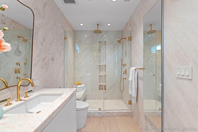 Building Photo - 255 Royal Poinciana Way