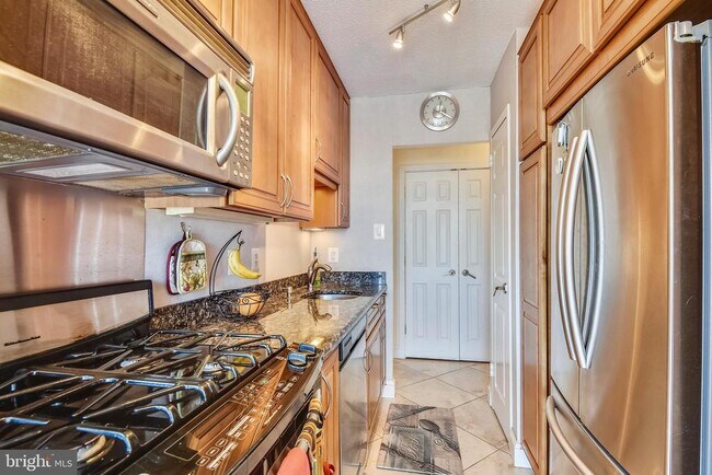 Building Photo - 501 Slaters Ln