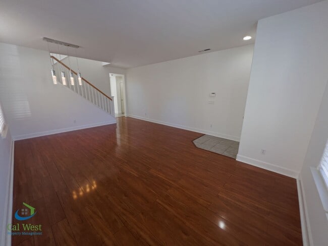 Building Photo - $5295 - 2 Story, 4 bed - 2 Bath Home in se...