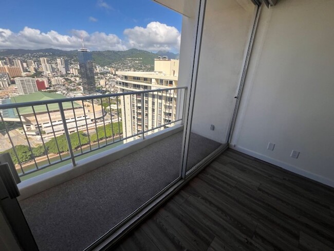 Building Photo - Panoramic Views of Waikiki from the Roof T...