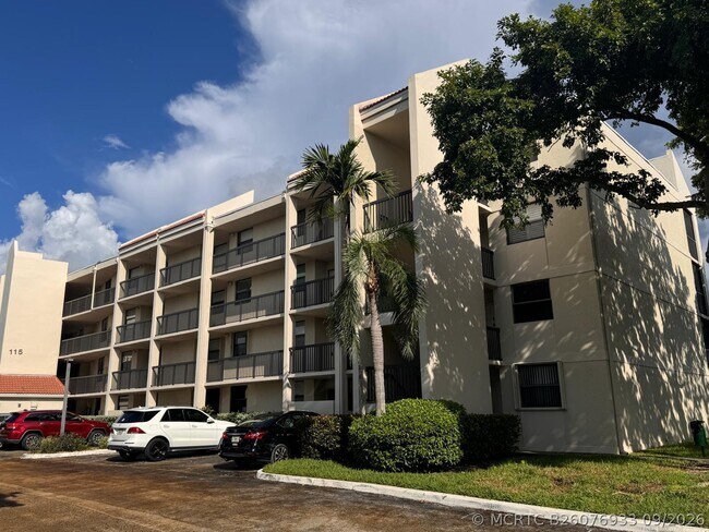 Building Photo - 115 Lake Emerald Dr