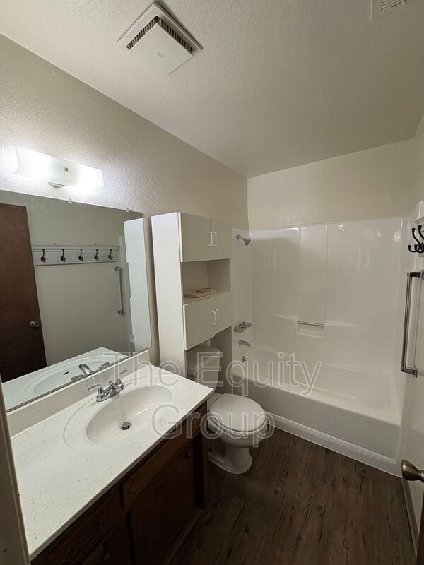 Building Photo - 3924 W Hillsdale Ct