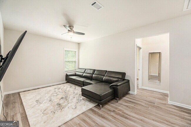 Building Photo - 138 Logan Pass Dr
