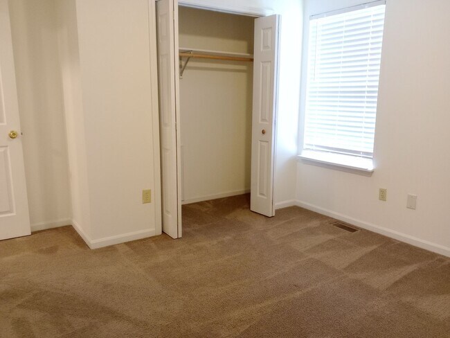 Building Photo - 4414-4416-4416 Cheryl Ct