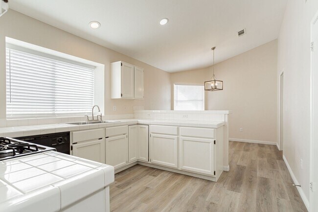 Building Photo - Remodeled 3 Bed Single Story Home