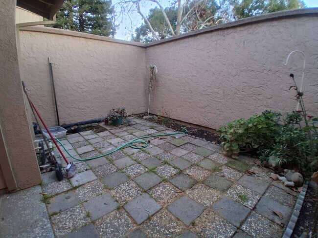 Building Photo - 4045 Dale Rd