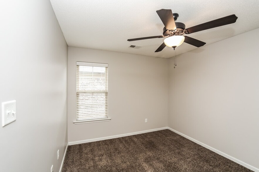 Building Photo - 9439 Darren Cir S