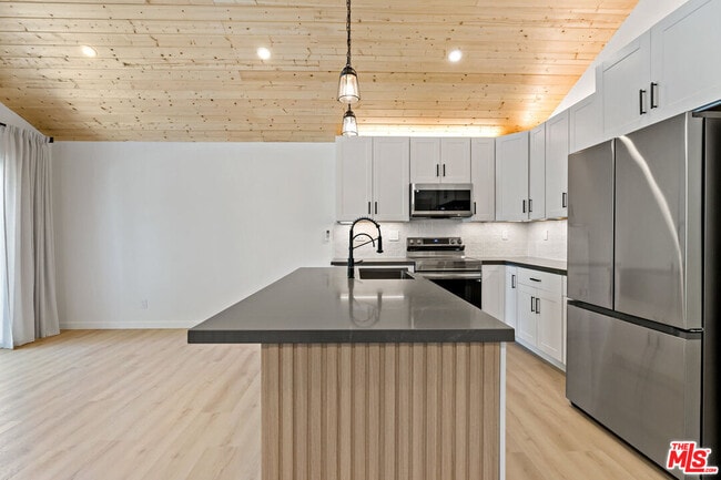 Building Photo - 23906 Darbun Dr