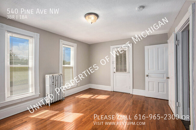 Building Photo - Available Now | 3 Bed 1 Bath Apartment in ...